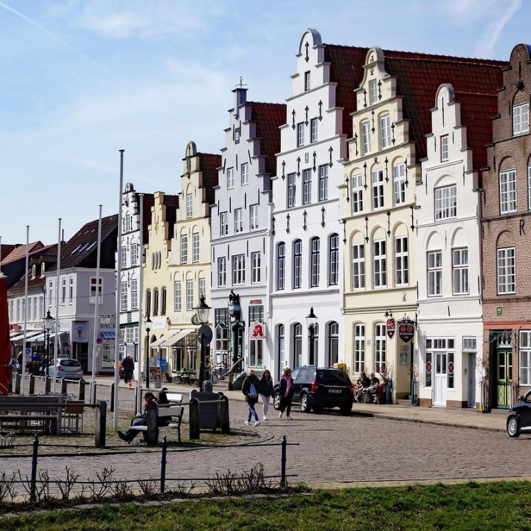 Norddeutsche Häuser am Wasser